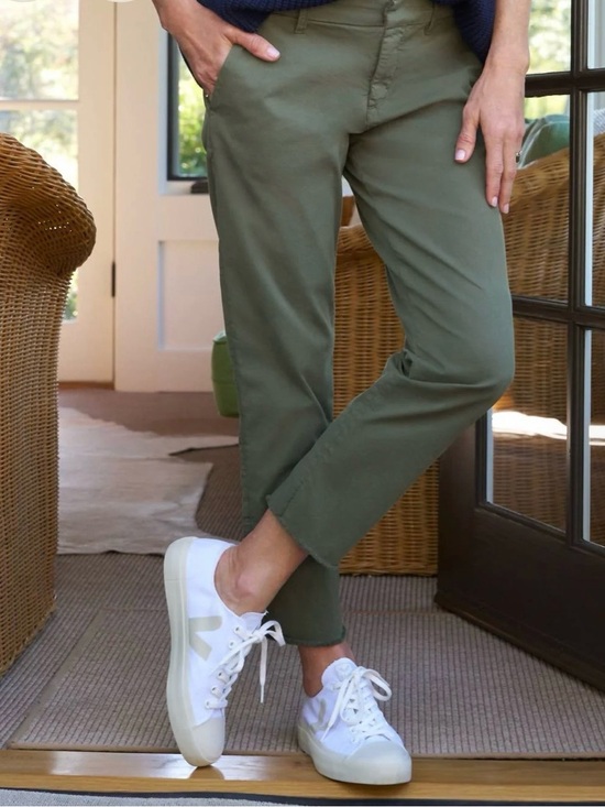 Frank & Eileen Pants - Frank & Eileen Wicklow Chino Crop Pants in Army Green.